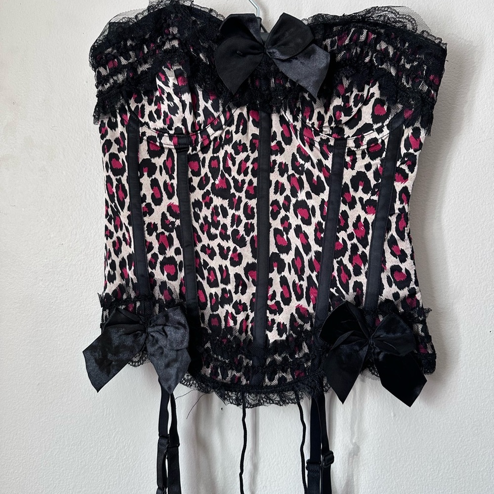 Leopard Print Corset with Black Lace and Bows - Picture 2 of 5